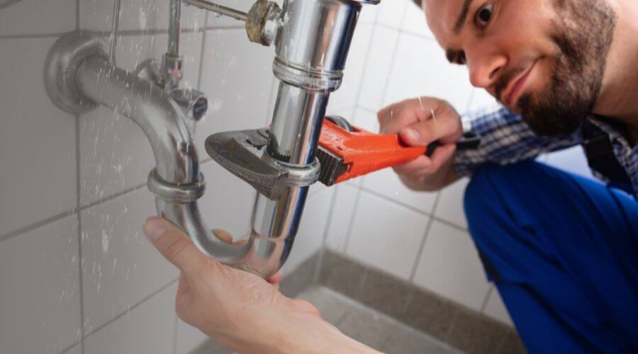 Professional tankless water heater repair services in Fontainebleau, Miami